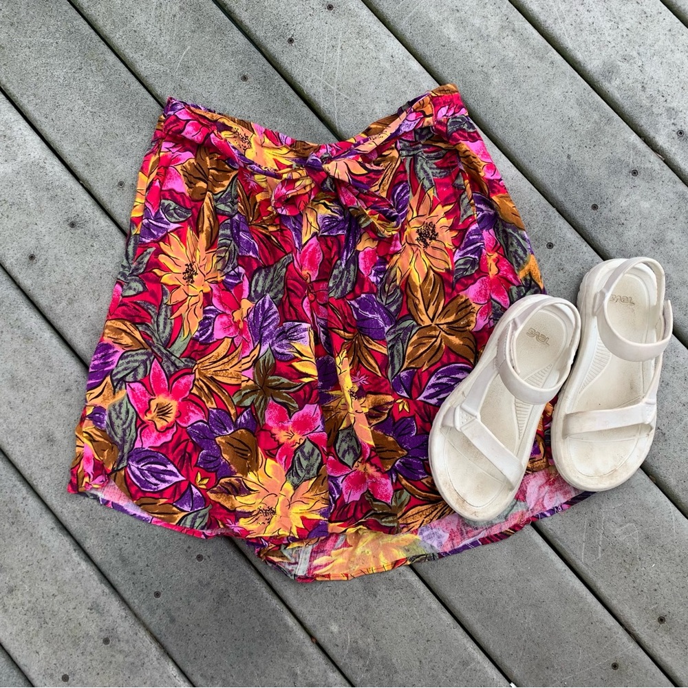 Vintage High Waisted Floral Shorts | 90's Linen Bucket Shorts